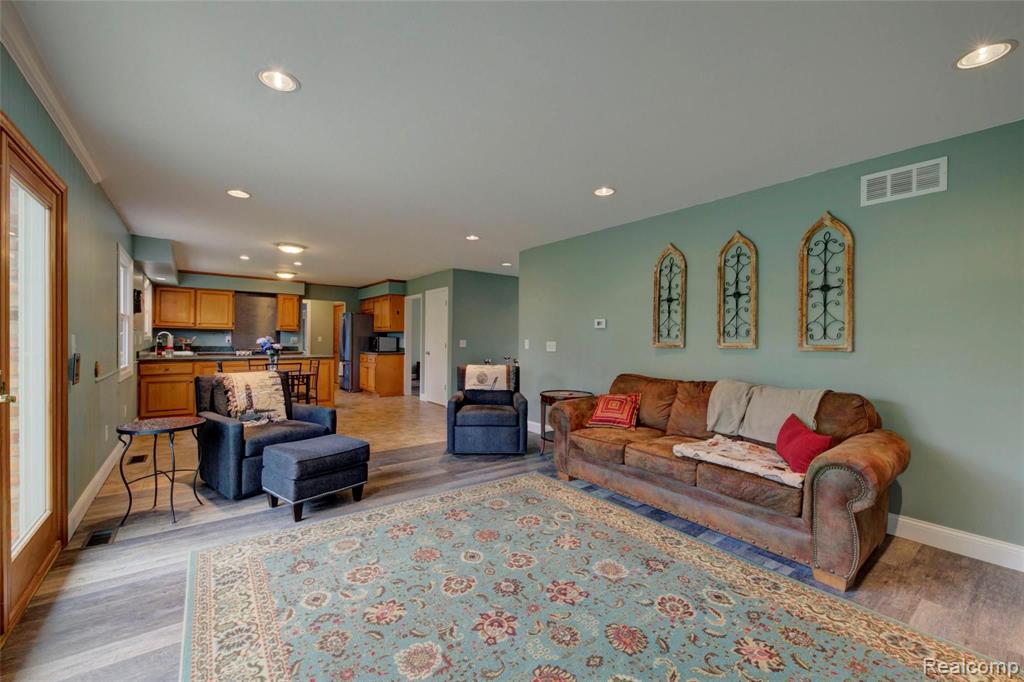 4386 Beach Road Troy, MI 48098 - Photo 22 of 56