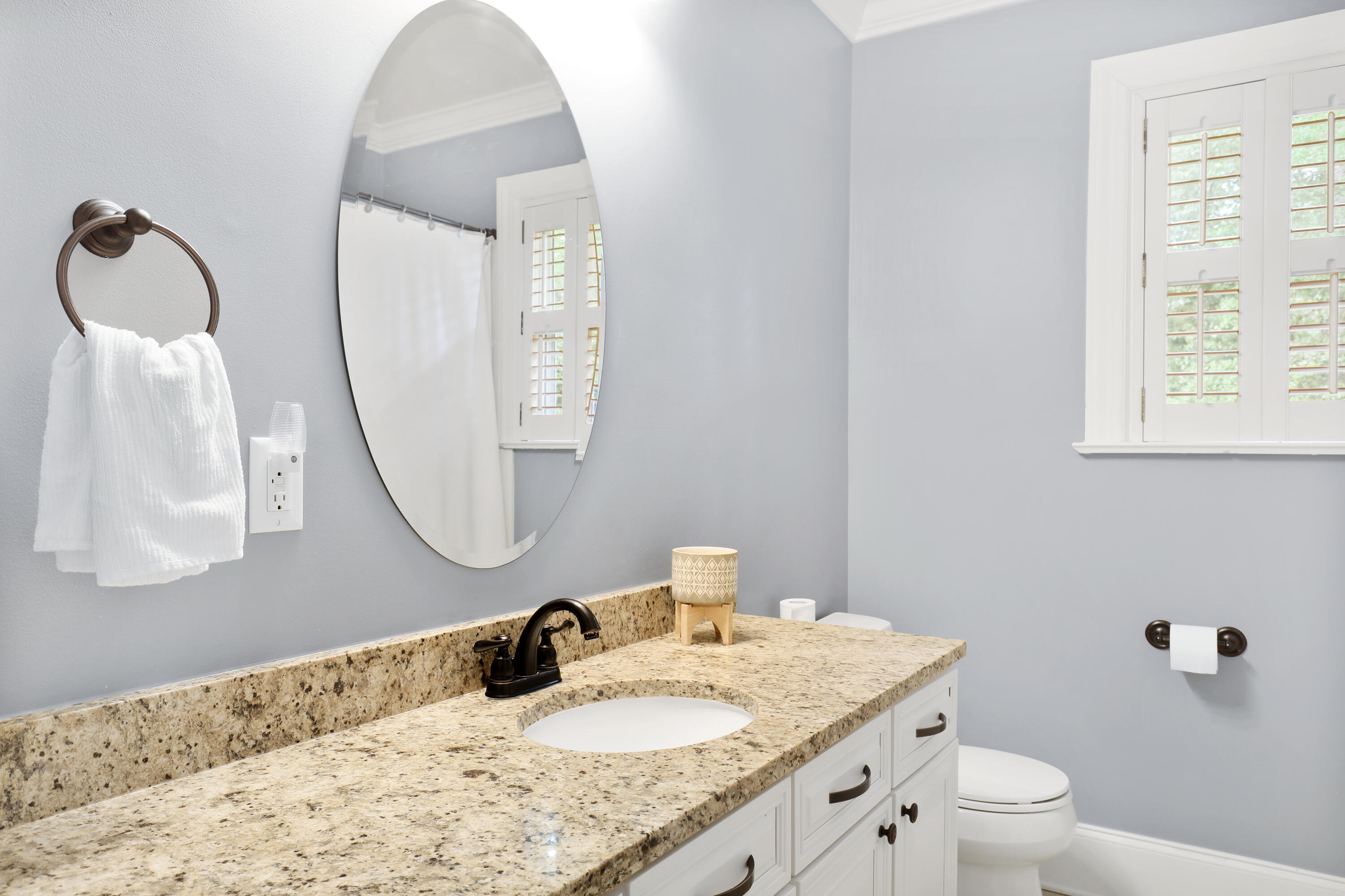 1402 Burningtree Road Charleston, SC 29412 - Photo 25 of 33 Guest Bath