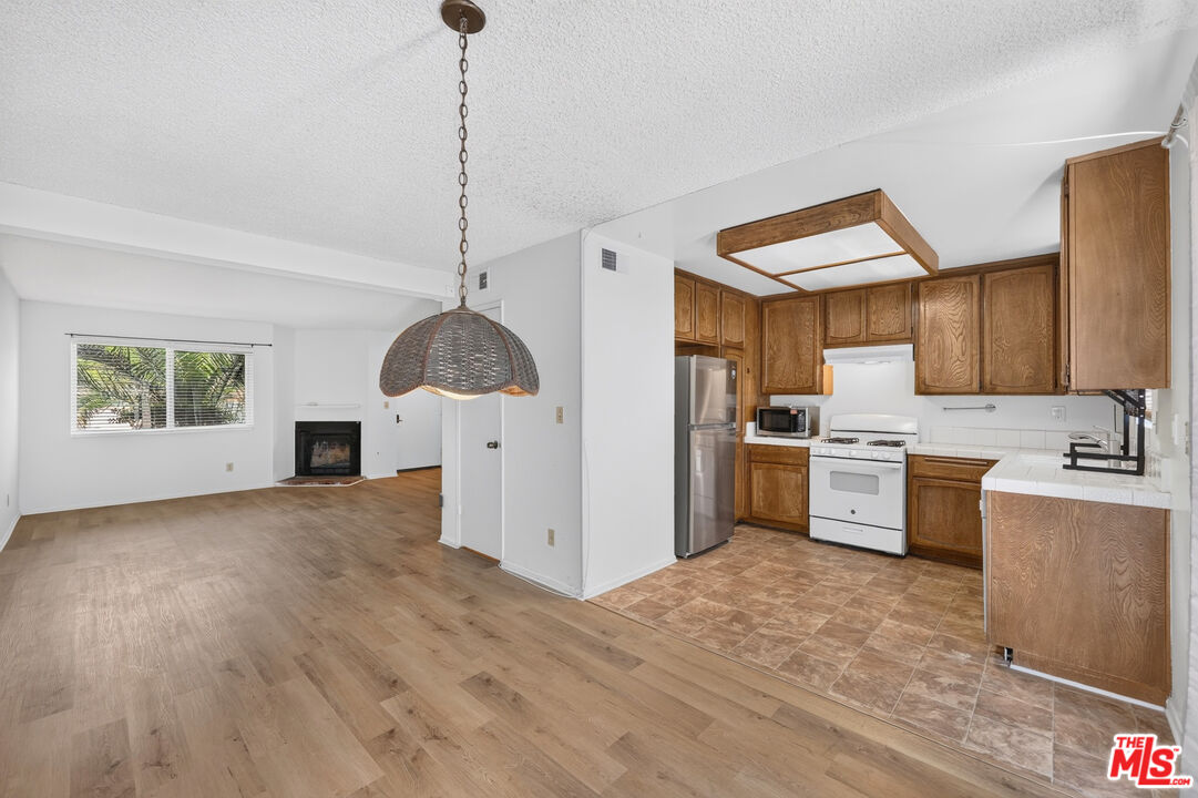 19221 Sherman Way, Unit 40 Reseda, CA 91335 - Photo 8 of 39