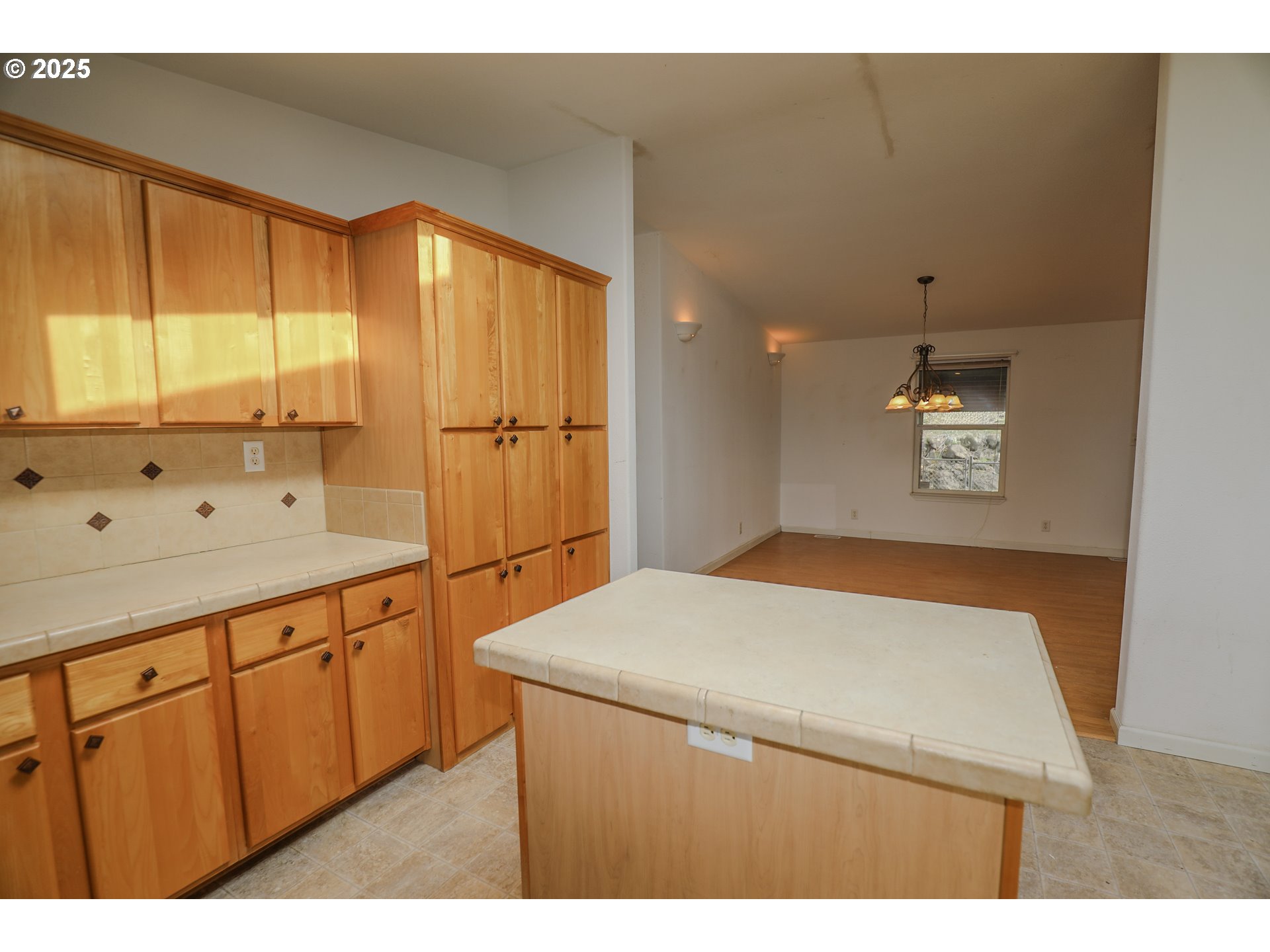 173 North Main Street Winston, OR 97496 - Photo 15 of 45 a kitchen with stainless steel appliances a sink cabinets and wooden floor