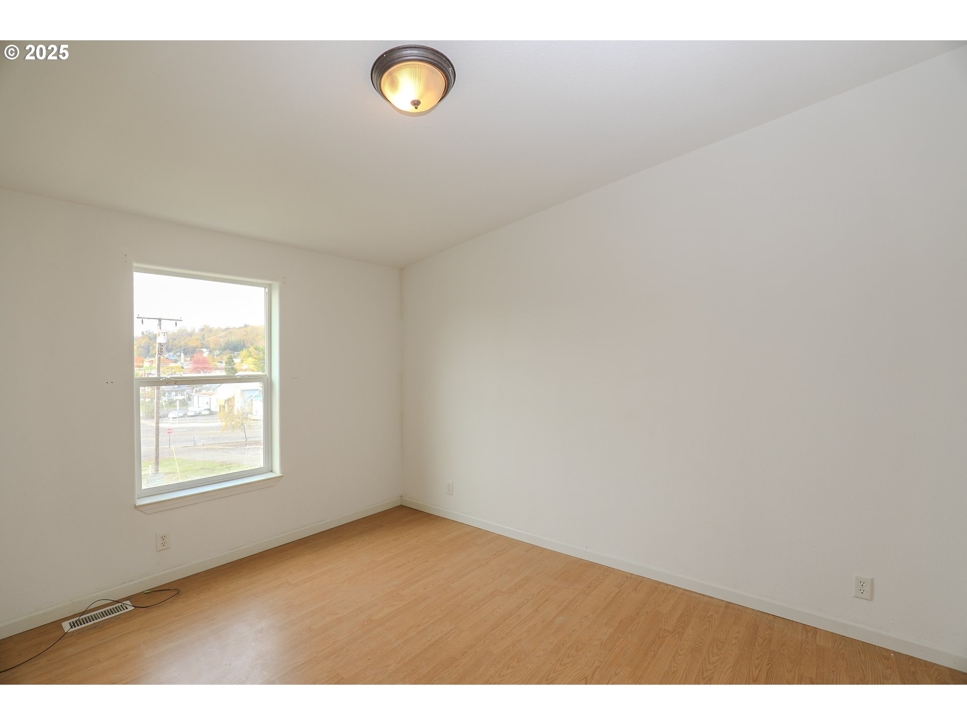 173 North Main Street Winston, OR 97496 - Photo 26 of 45 an empty room with windows