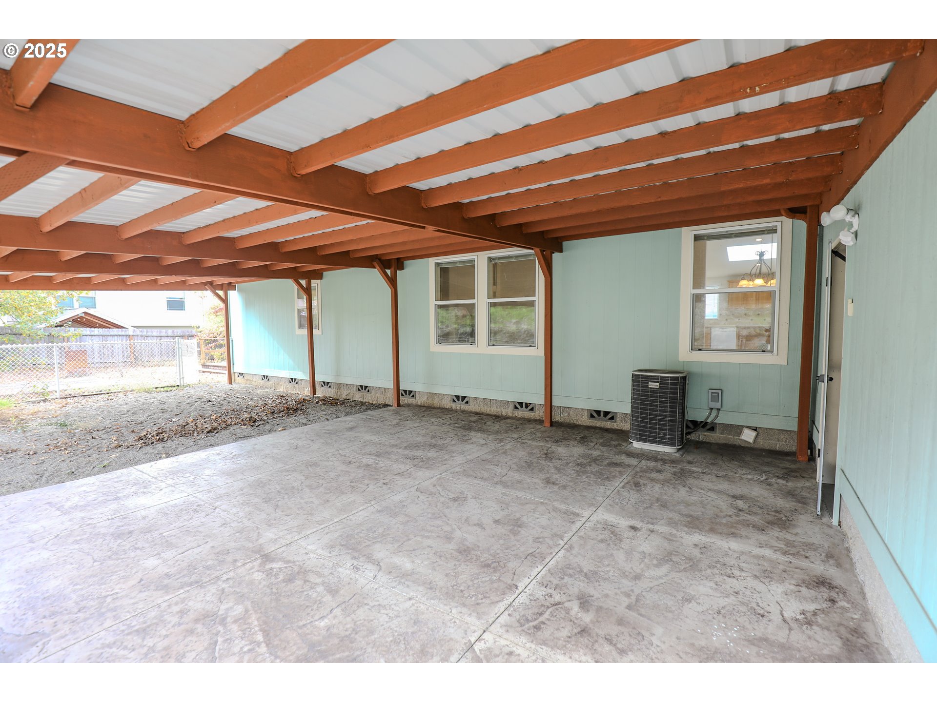 173 North Main Street Winston, OR 97496 - Photo 38 of 45 an empty room with windows