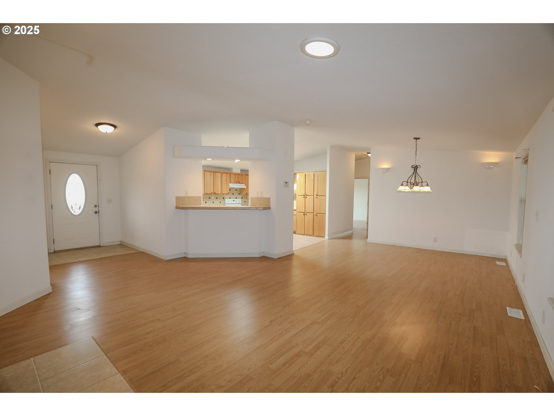173 North Main Street Winston, OR 97496 - Photo 6 of 45 a view of a livingroom with a kitchen
