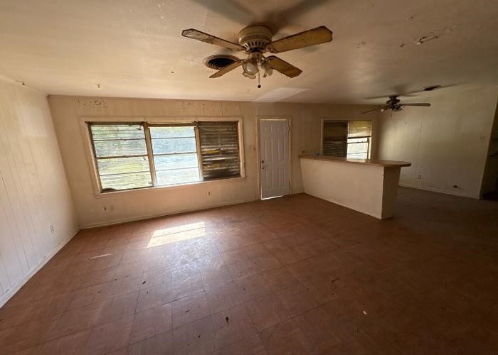 1301 Vauthier Street La Marque, TX 77568 - Photo 7 of 19 an empty room with windows and ceiling fan