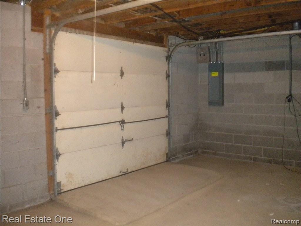 1181 Kingsview Avenue Rochester, MI 48309 - Photo 12 of 23 DSCN2139.JPG