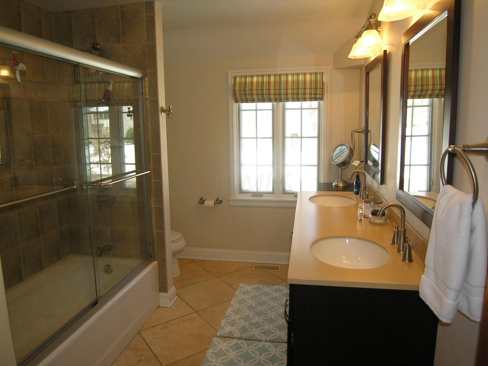 2417 Brixton Road Upper Arlington, OH 43221 - Photo 13 of 25