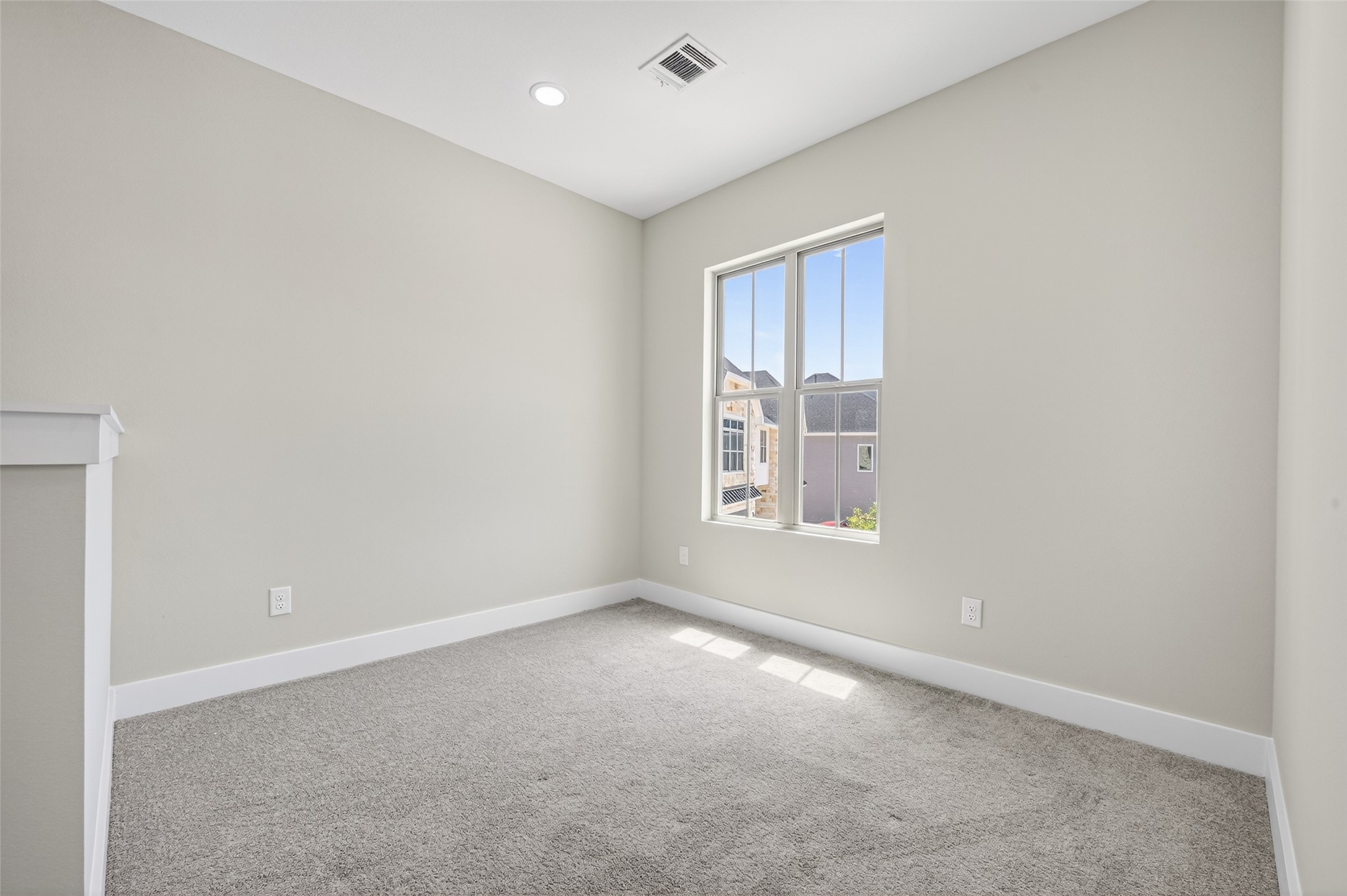 4902 Wunder Way Houston, TX 77069 - Photo 13 of 41 an empty room with windows