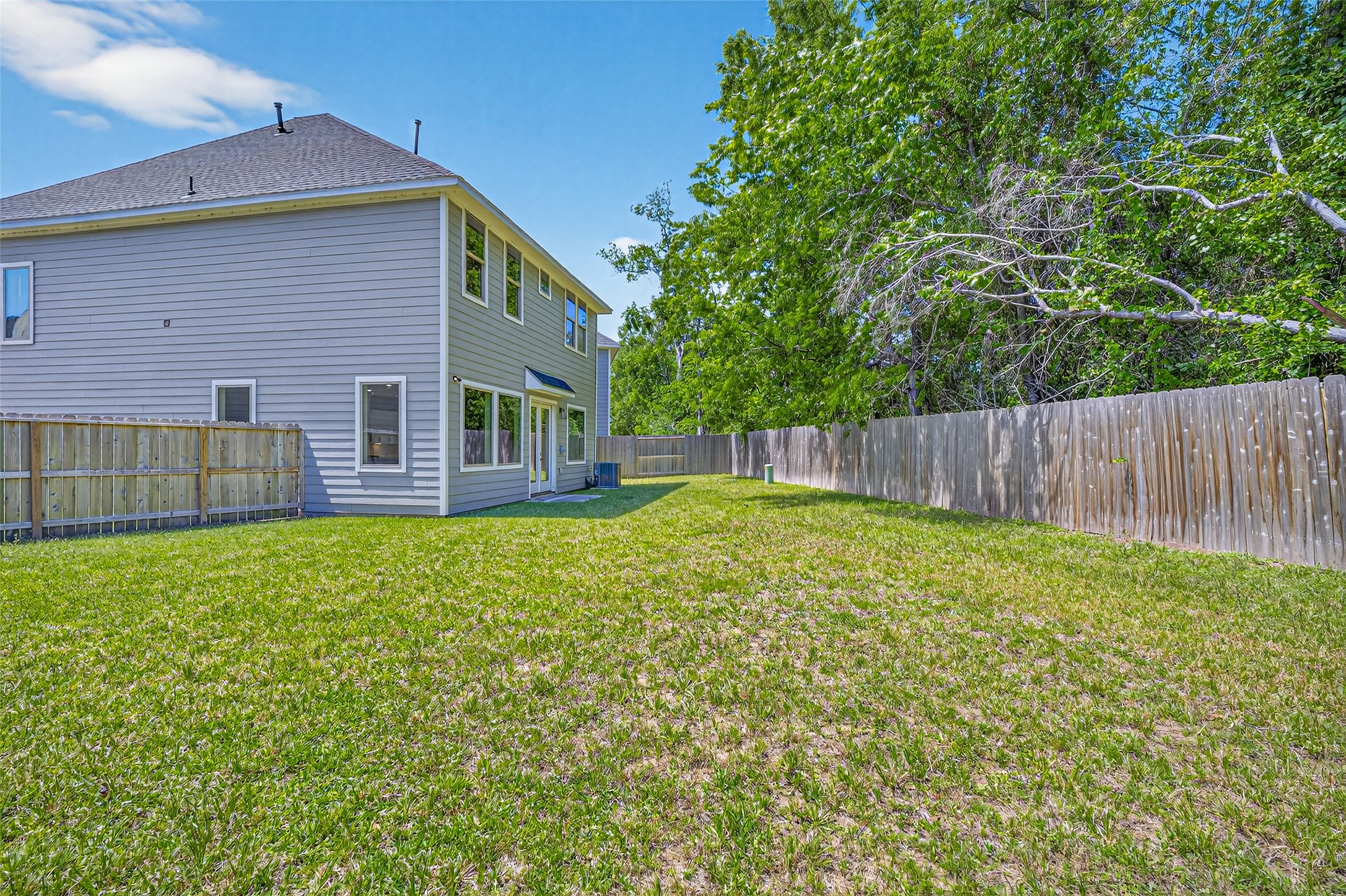 4902 Wunder Way Houston, TX 77069 - Photo 34 of 41 a view of a backyard with a garden