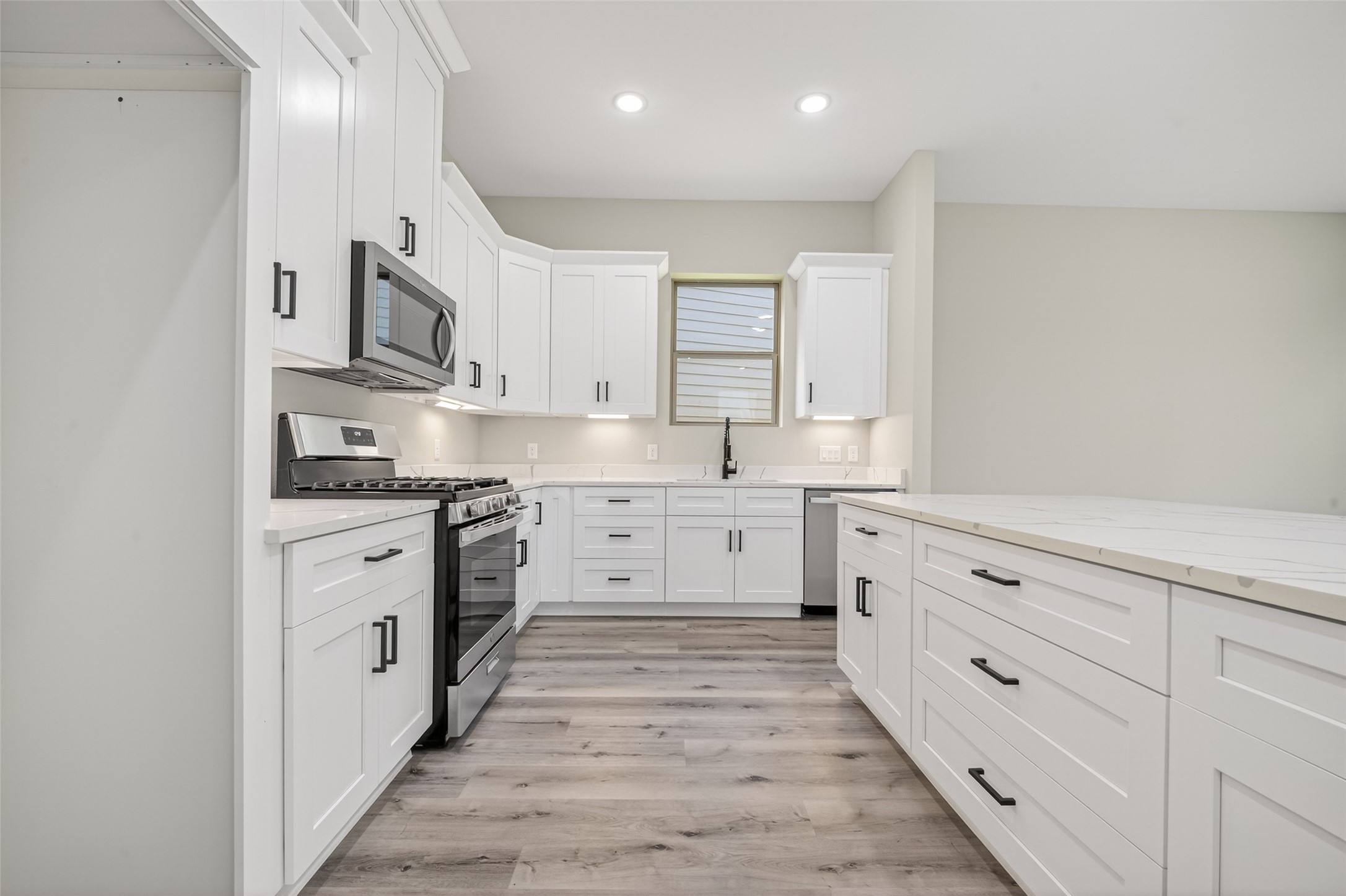 4902 Wunder Way Houston, TX 77069 - Photo 6 of 41 a kitchen with cabinets oven and a dishwasher