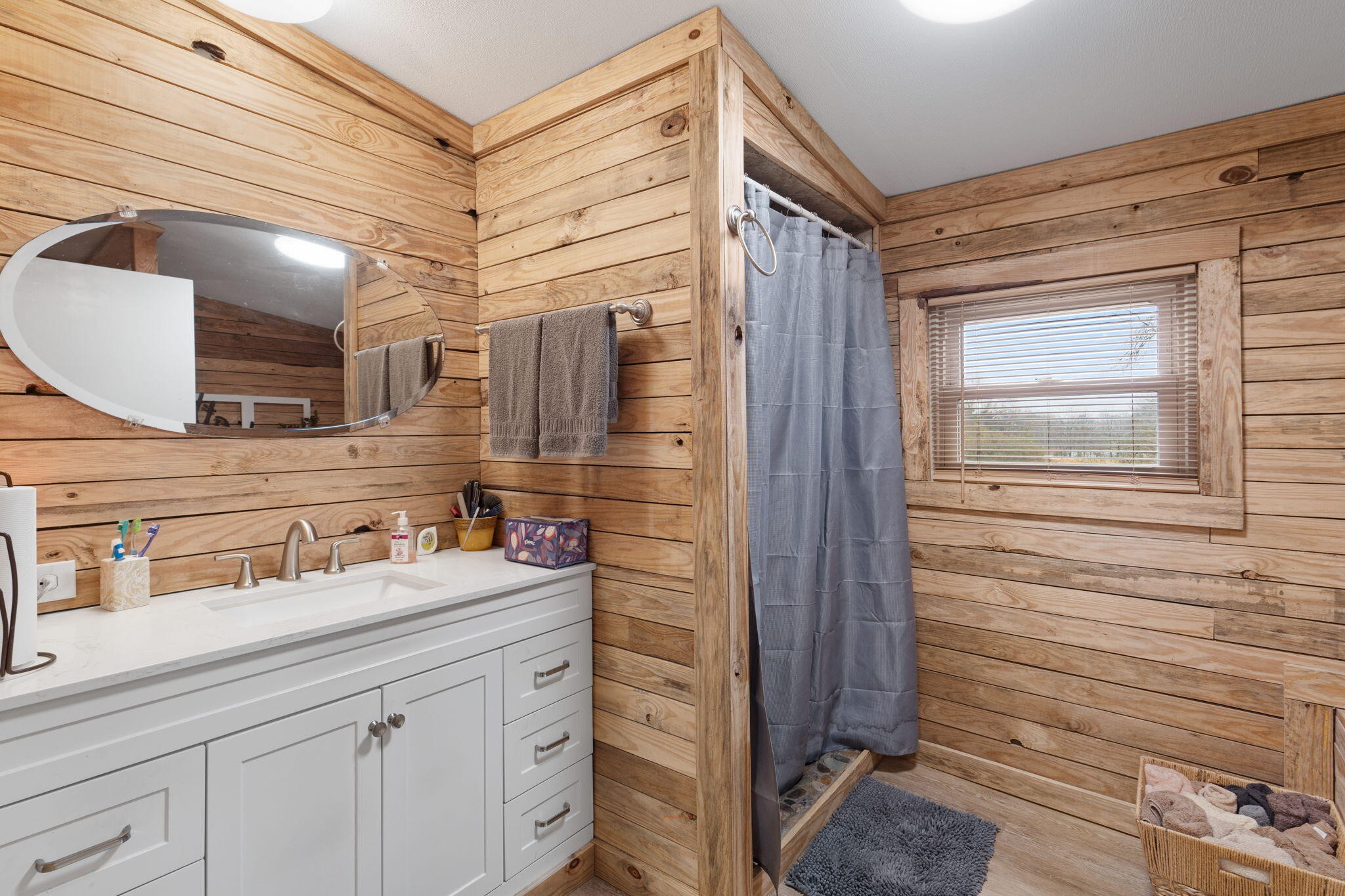 129 Farris Road Cleveland, TN 37323 - Photo 14 of 26 a bathroom with a sink and a mirror
