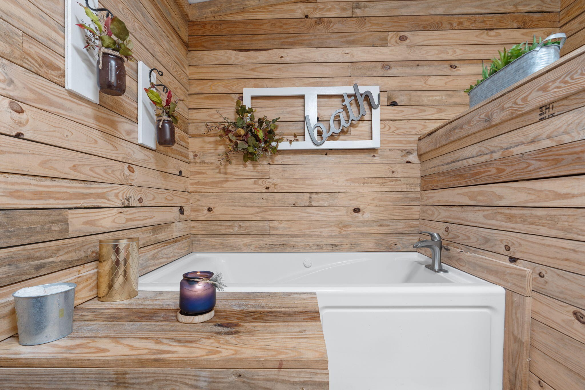 129 Farris Road Cleveland, TN 37323 - Photo 15 of 26 a bathroom with a sink and mirror