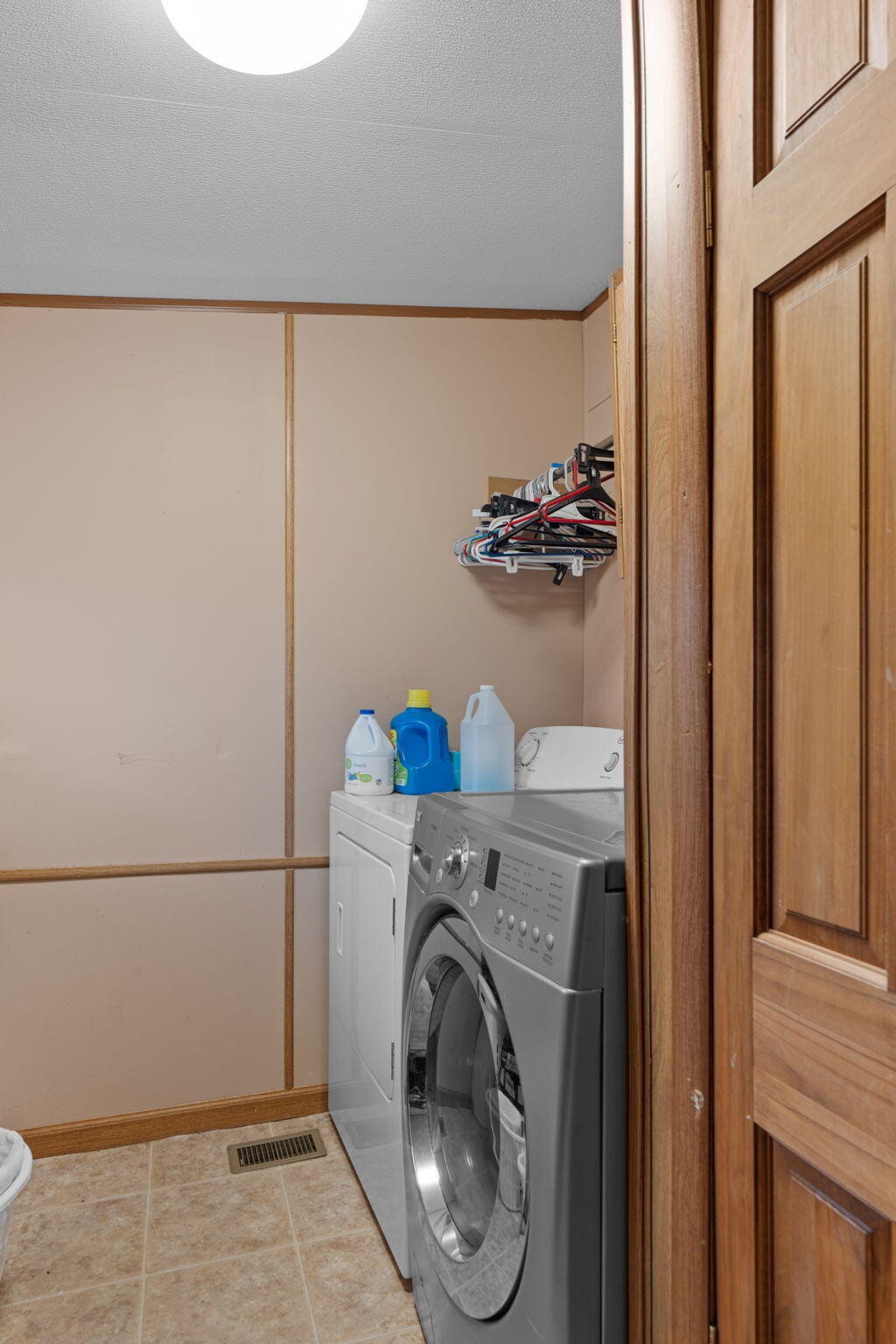 129 Farris Road Cleveland, TN 37323 - Photo 21 of 26 a utility room with dryer and washer