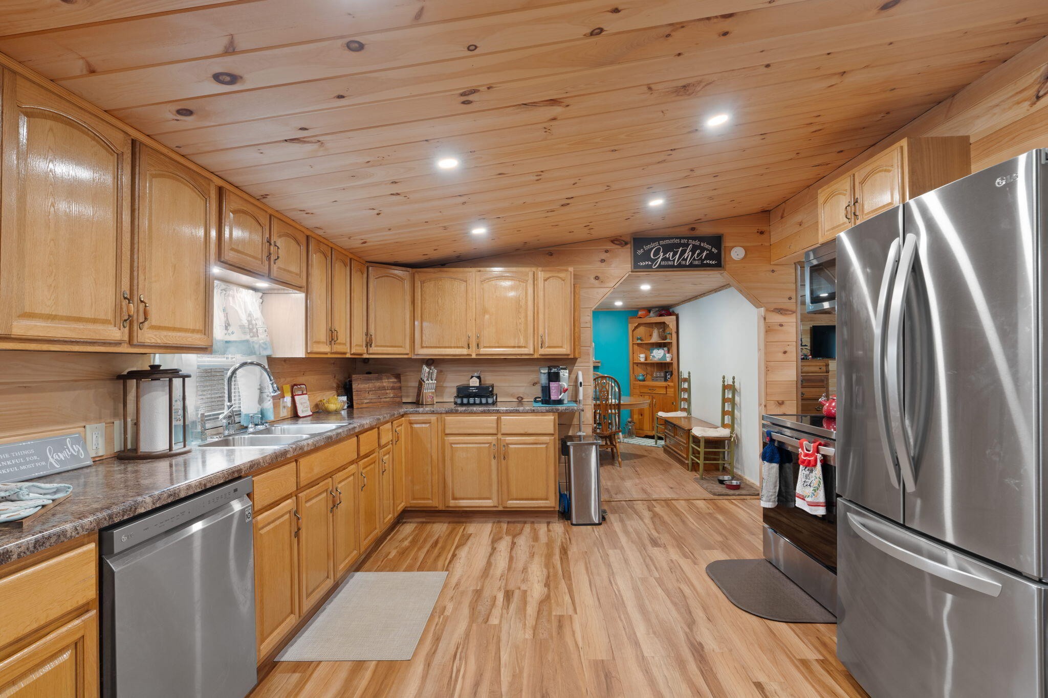 129 Farris Road Cleveland, TN 37323 - Photo 7 of 26 a kitchen with lots of counter top space and stainless steel appliances