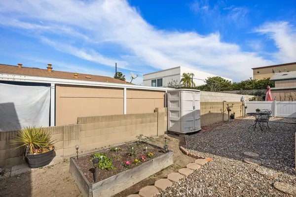 a view of a garage