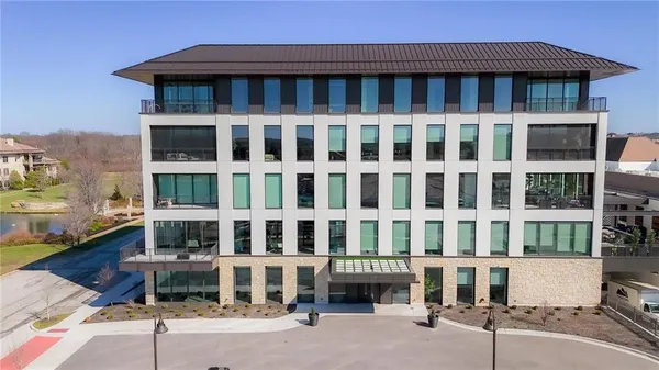 $1,790,000 | 4951 West 134th Street, Unit 204, Leawood, KS 66224