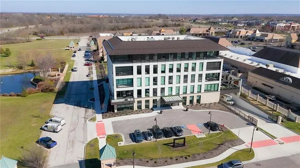 $1,790,000 | 4951 West 134th Street, Unit 204, Leawood, KS 66224