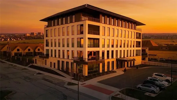 $1,790,000 | 4951 West 134th Street, Unit 204, Leawood, KS 66224