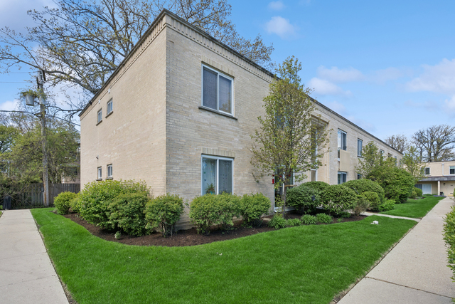 140 Green Bay Road, Unit 2W Glencoe, IL 60022 - Photo 2 of 17