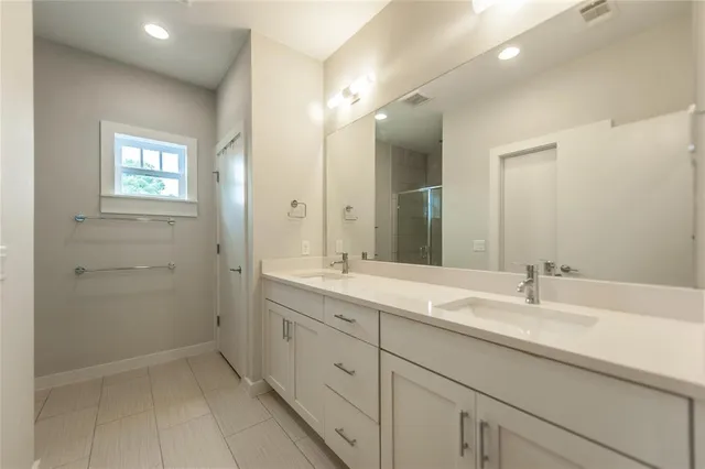 $3,600 | 971 Bassett Place, Dallas, TX 75208