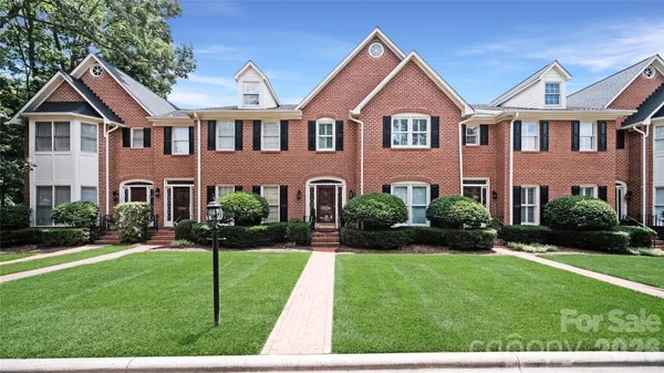 $800,000 | 3524 Kylemore Court, Charlotte, NC 28210