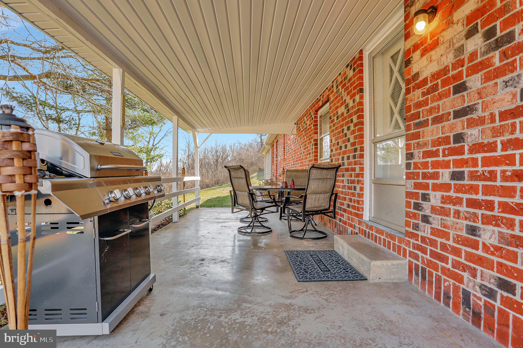 13868 Cresspond Road Clear Spring, MD 21722 - Photo 4 of 36 Gallery Image 4