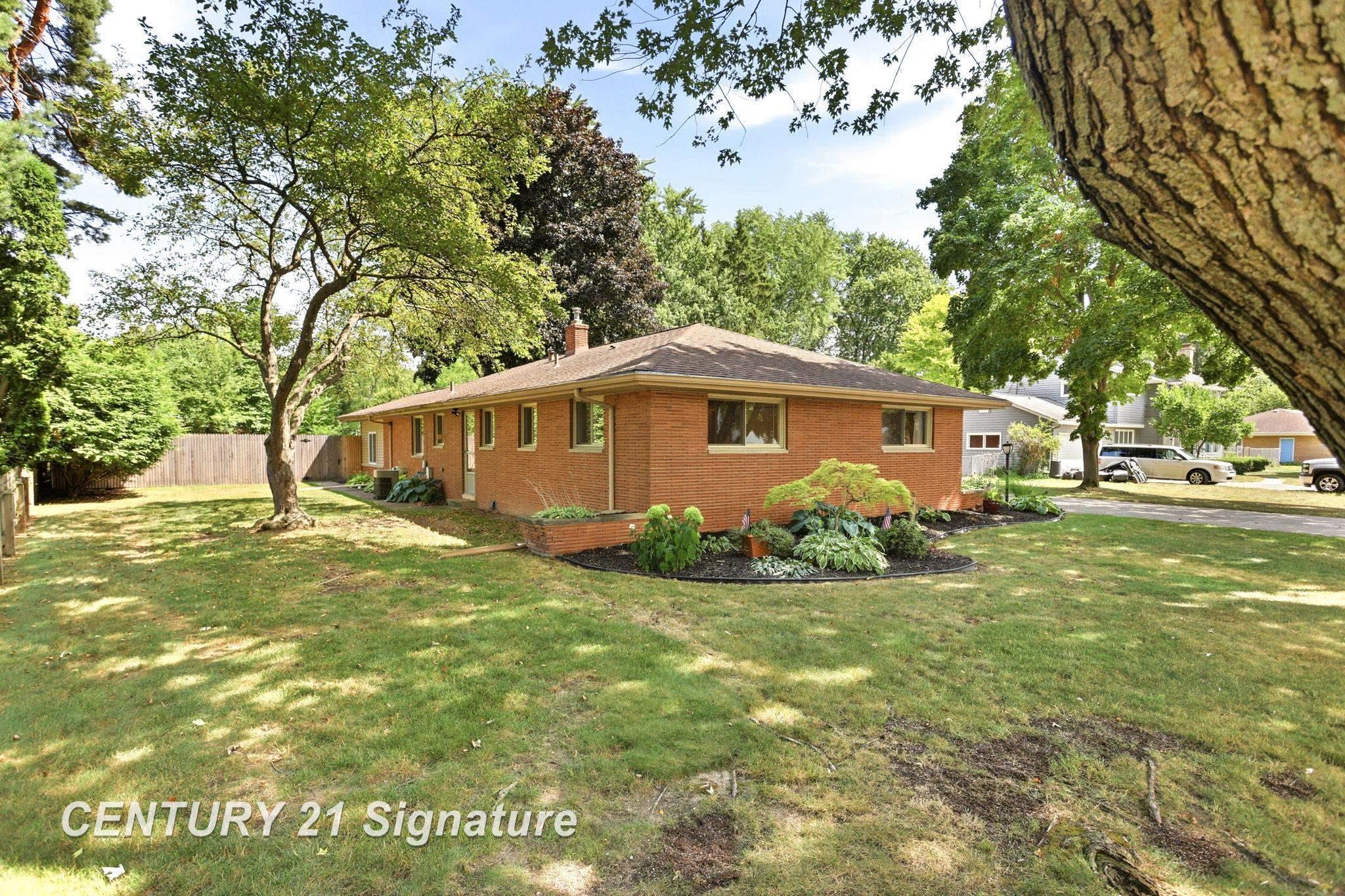 4430 Dirker Road Saginaw, MI 48638 - Photo 4 of 49 50219420-bb7cb3c5-4f17-4994-8335-322ecb8de1de.JPG