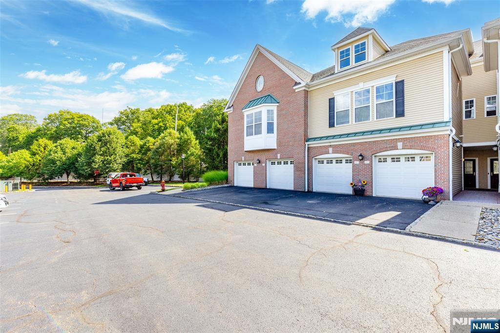 407 River Place Butler, NJ 07405 - Photo 3 of 25