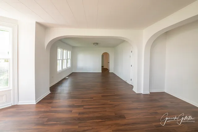 a view of empty room with window