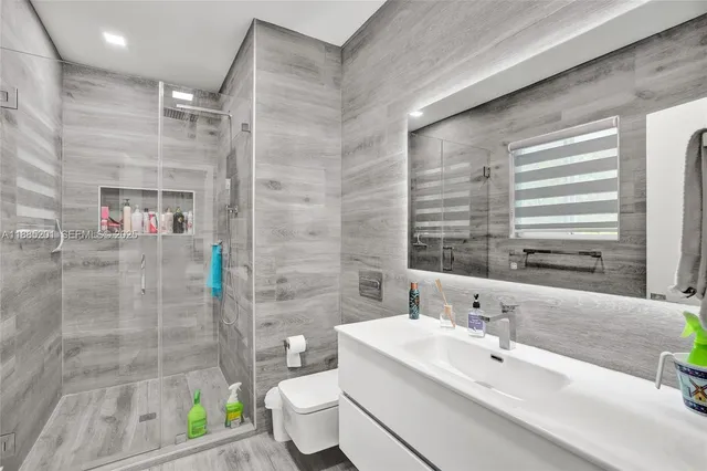 a en suite bathroom with sink and mirror