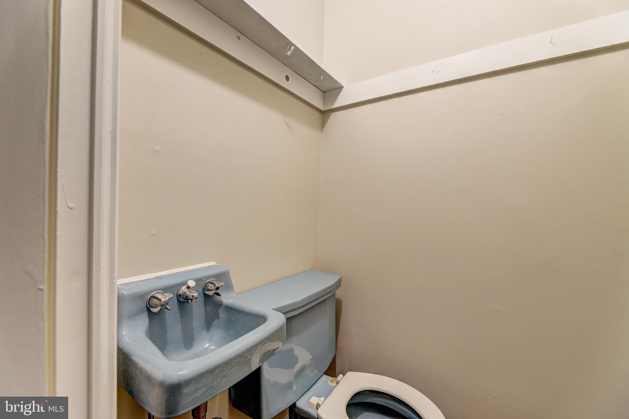 7500 Rocksham Drive Towson, MD 21286 - Photo 13 of 26 a bathroom with a sink a toilet and mirror