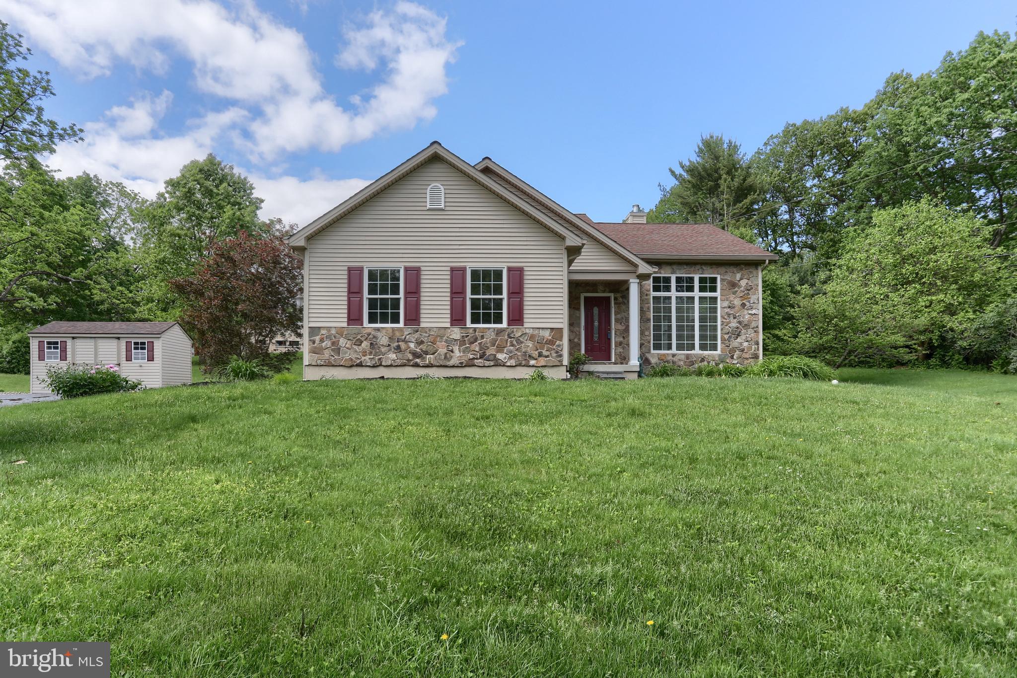 112 Crooked Hill Road Hummelstown, PA 17036 - Photo 4 of 51 a front view of house with yard and green space