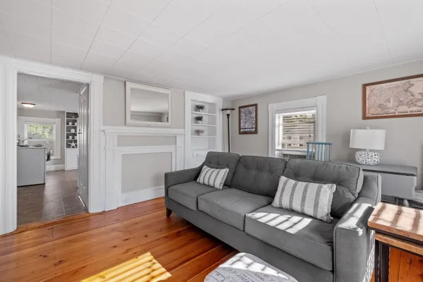 $3,250 | 21 B Portsmouth Avenue, Exeter, NH 03833