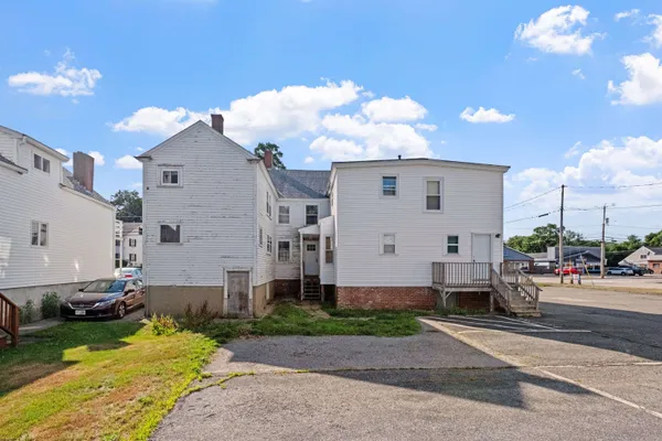 $3,250 | 21 B Portsmouth Avenue, Exeter, NH 03833