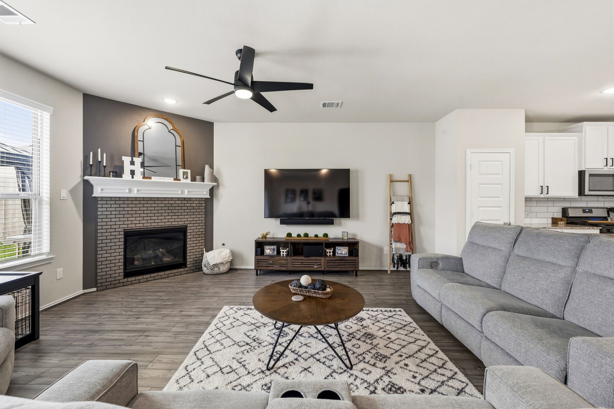 2029 Cedar Tree Court Conroe, TX 77301 - Photo 11 of 34