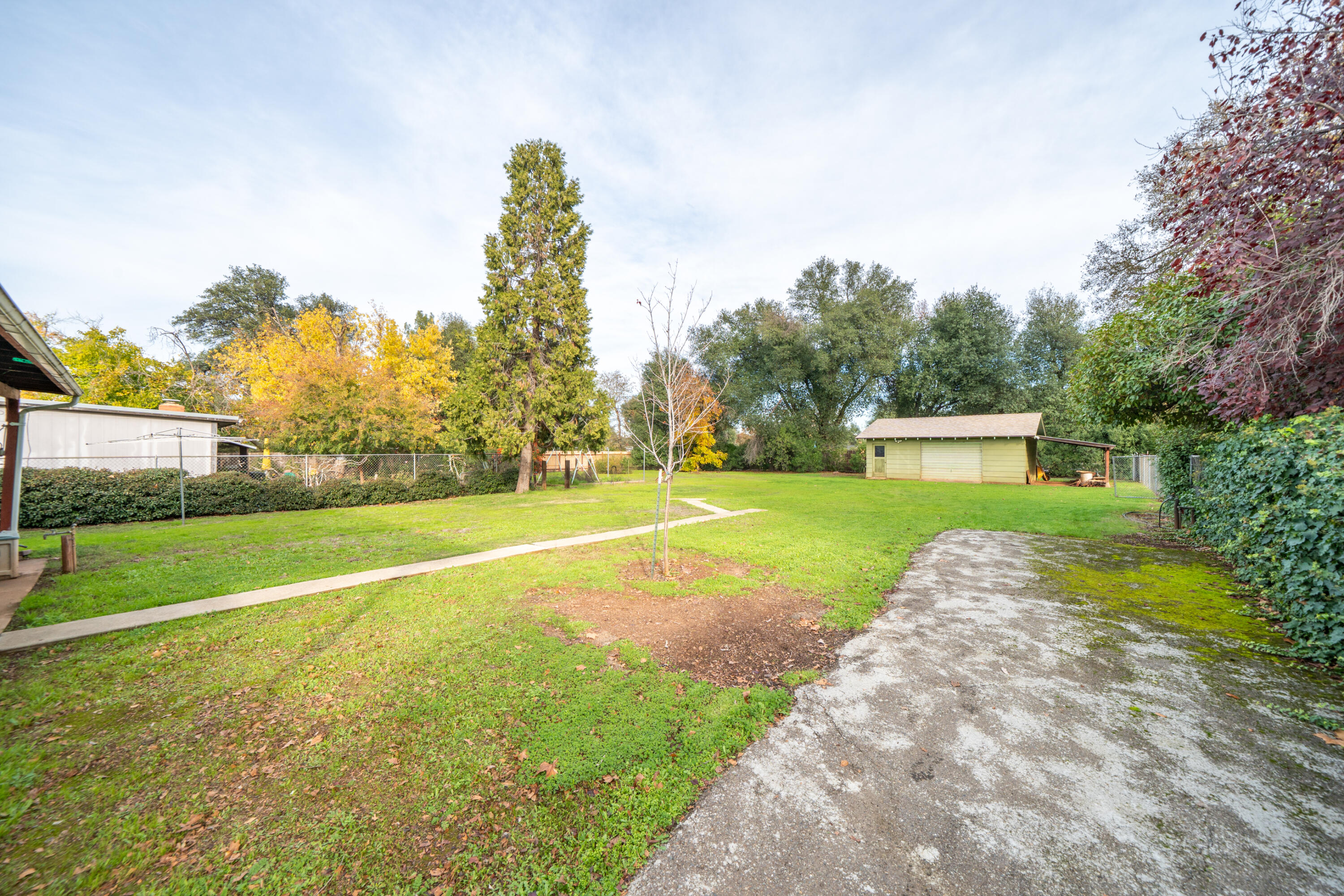 1209 C Street Redding, CA 96002 - Photo 33 of 48 a view of a volley ball court