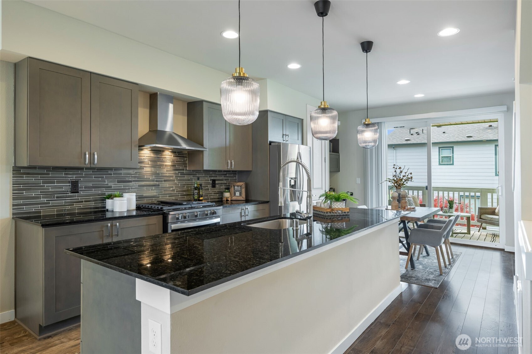 9725 10th Place Southwest Seattle, WA 98106 - Photo 10 of 40