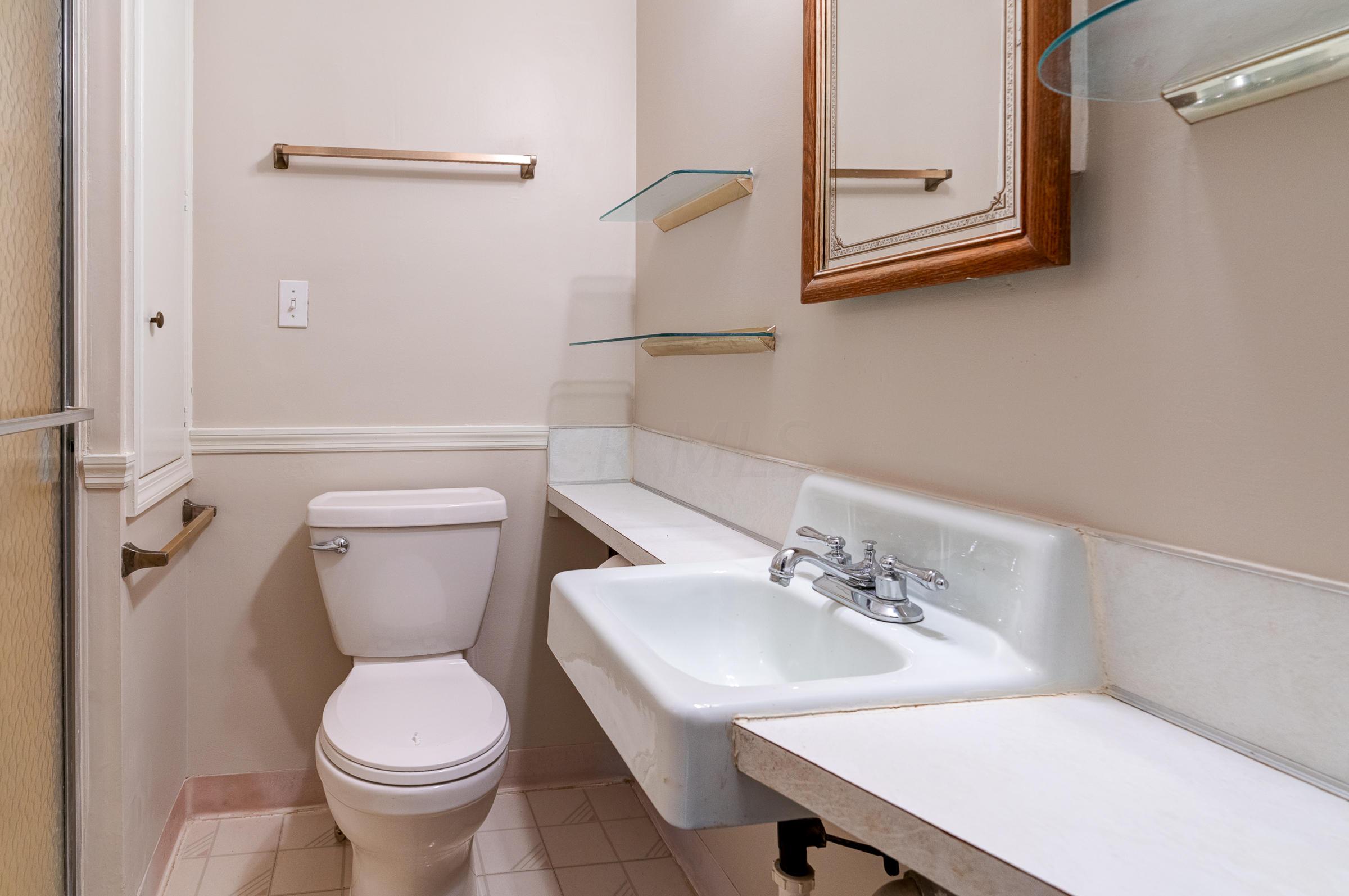 2718 Kent Road Columbus, OH 43221 - Photo 14 of 32 Gallery Image 14