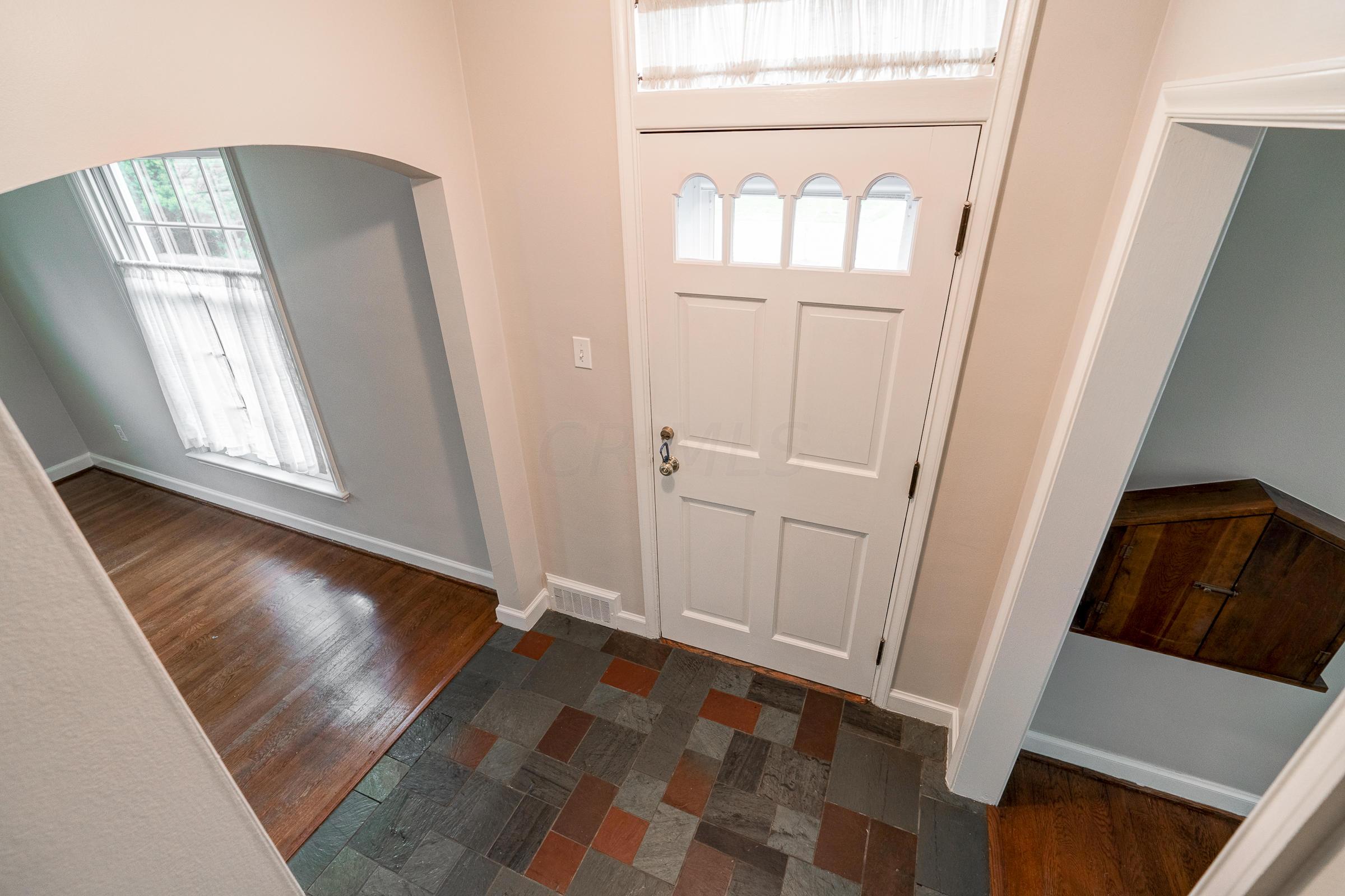 2718 Kent Road Columbus, OH 43221 - Photo 4 of 32 Gallery Image 4