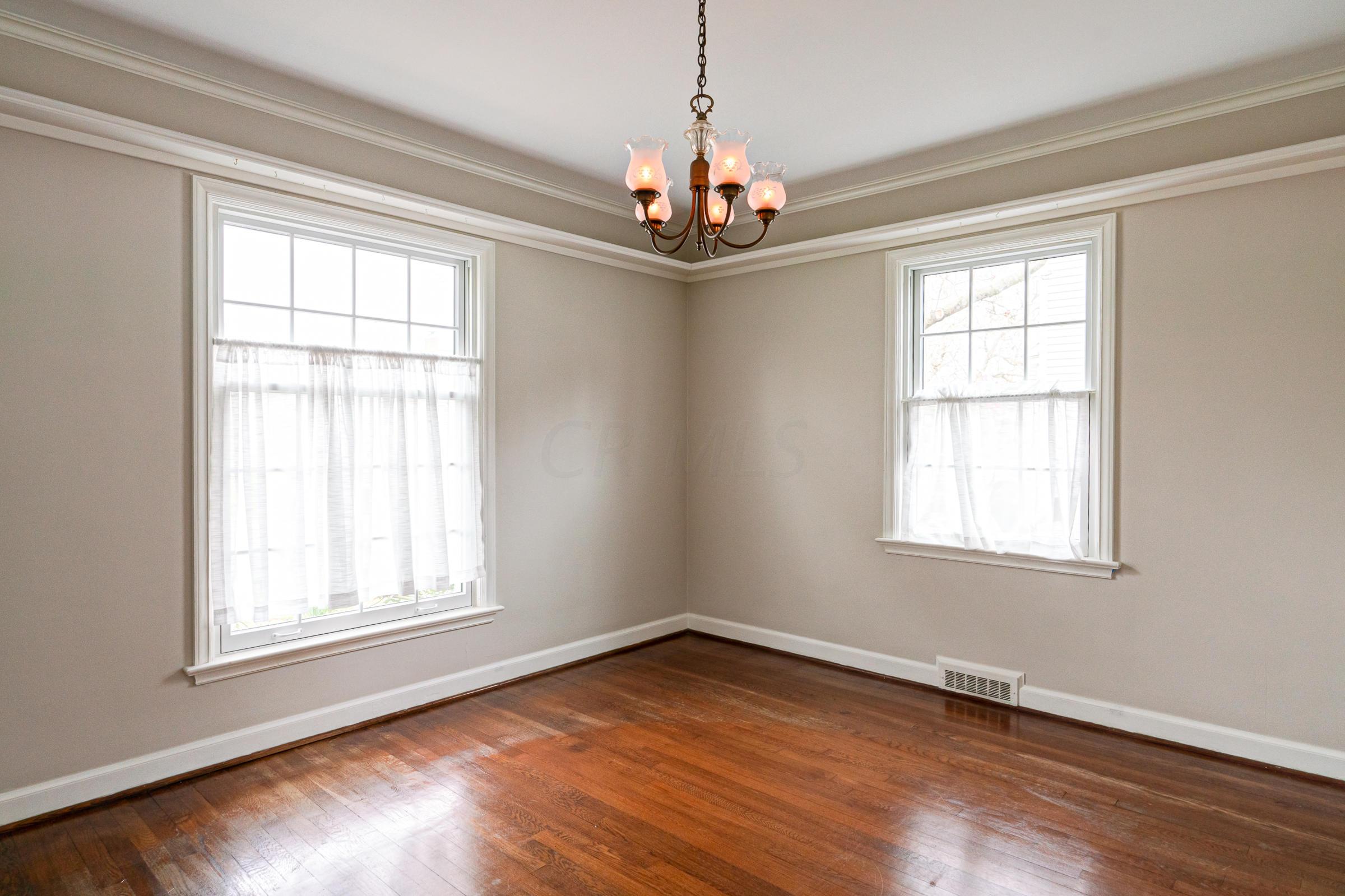 2718 Kent Road Columbus, OH 43221 - Photo 6 of 32 Gallery Image 6