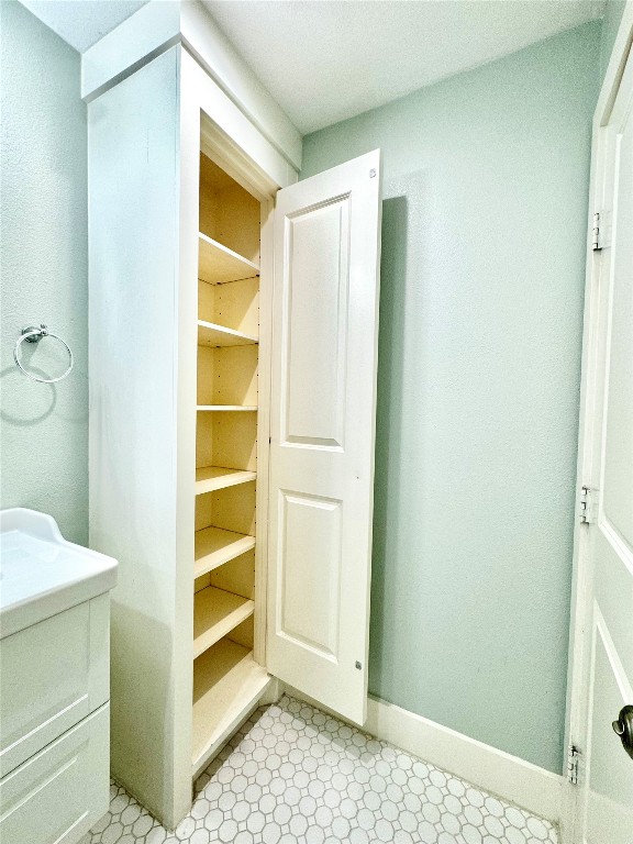 1035 Louise Street Houston, TX 77009 - Photo 18 of 28 Plenty of storage with extra linen cabinet!