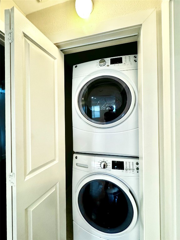 1035 Louise Street Houston, TX 77009 - Photo 19 of 28 Stacked washer dryer fit right into hallway closet. A little space on the side for brooms, mops, etc!