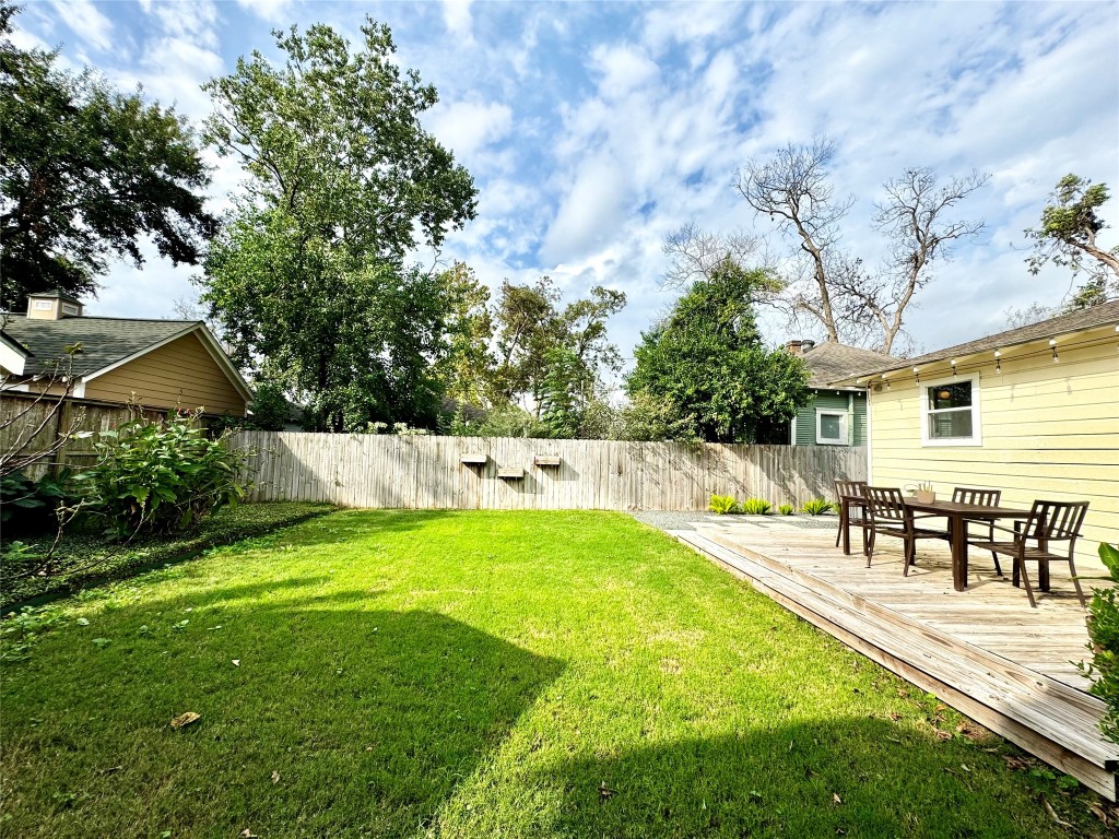 1035 Louise Street Houston, TX 77009 - Photo 25 of 28 Good sized yard for enjoying!