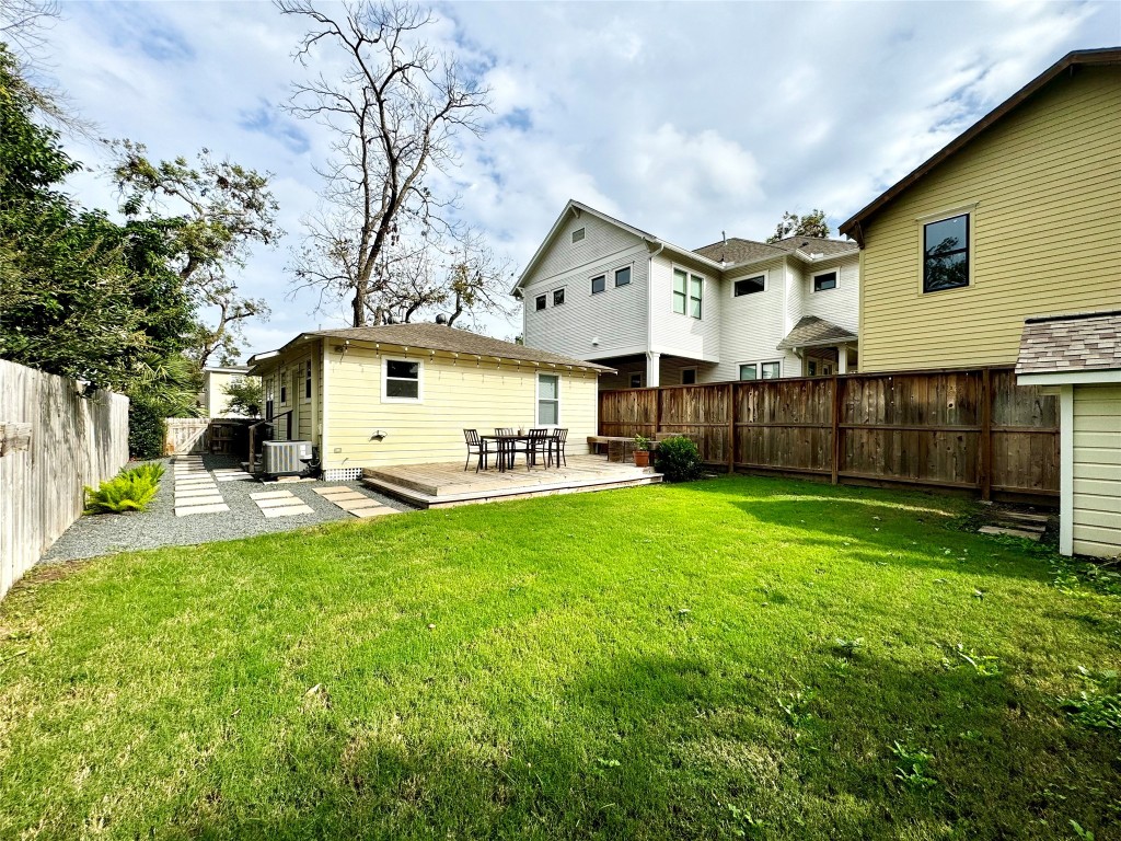 1035 Louise Street Houston, TX 77009 - Photo 26 of 28 Great great size!