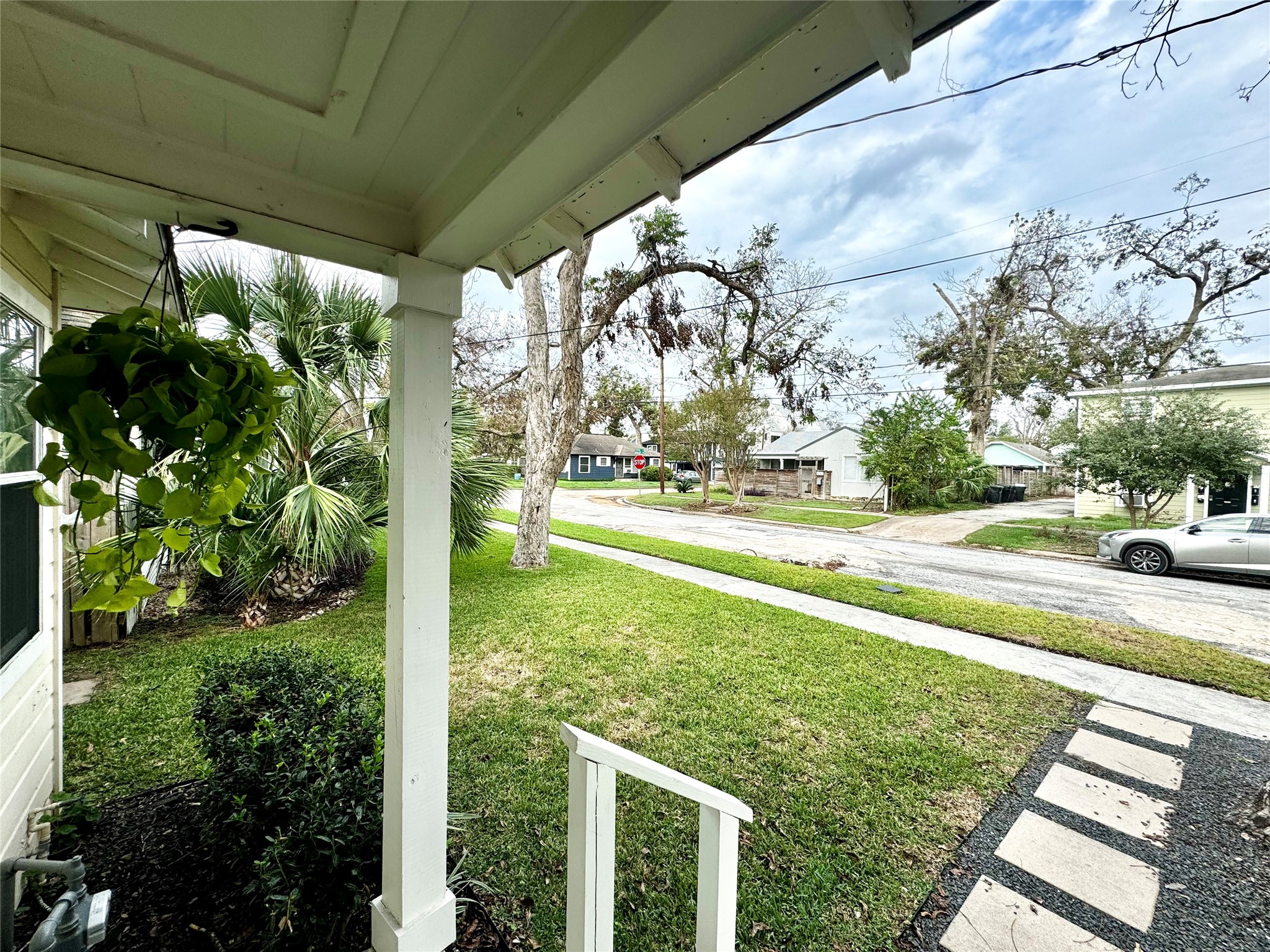 1035 Louise Street Houston, TX 77009 - Photo 4 of 28 a view of a yard with potted plants