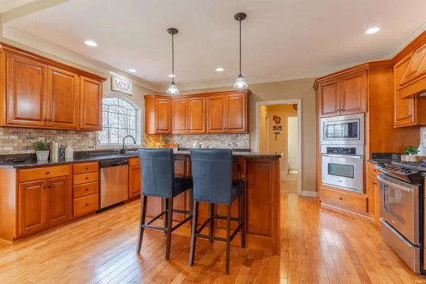 $979,900 | 6177 Pembrooke Drive, Newburgh, IN 47630