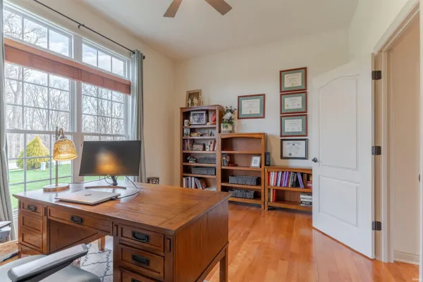 $979,900 | 6177 Pembrooke Drive, Newburgh, IN 47630