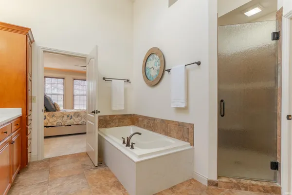 $979,900 | 6177 Pembrooke Drive, Newburgh, IN 47630