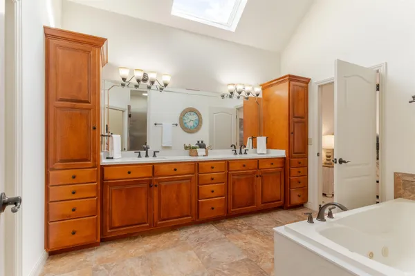 $979,900 | 6177 Pembrooke Drive, Newburgh, IN 47630