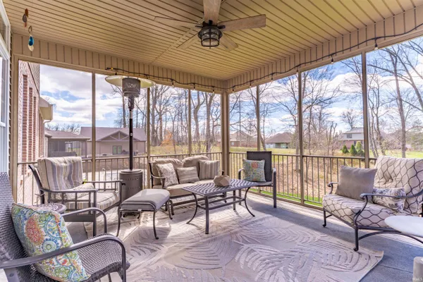 $979,900 | 6177 Pembrooke Drive, Newburgh, IN 47630
