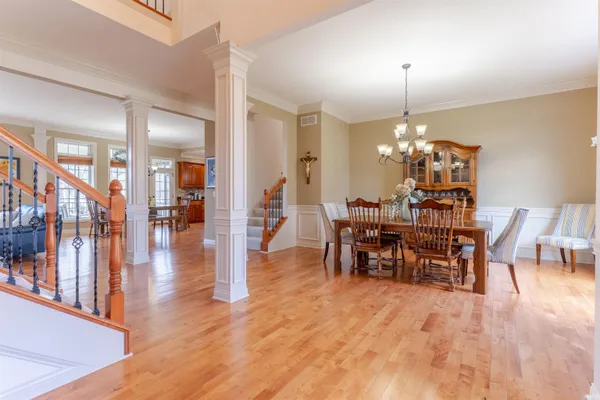 $979,900 | 6177 Pembrooke Drive, Newburgh, IN 47630